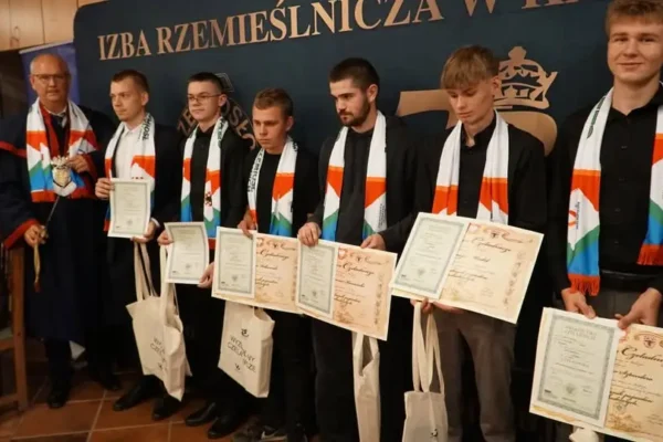 Pierwsze wyzwoliny czeladnicze w Kaliszu – blisko 100 młodych fachowców odebrało dyplomy