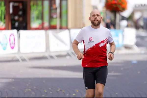 Spartathlon 2026: Roman Sądkiewicz z Gminy Blizanów biegnie 246 km z Aten do Sparty