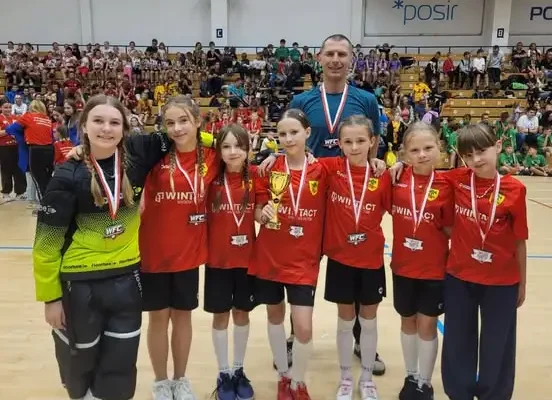 UKS Zakrzyn triumfuje w Poznaniu! Młodziczki najlepsze w Wielkopolska CUP