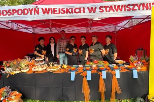 Jesień w Skansenie w Russowie: KGW Stawiszyn z II miejscem w konkursie na potrawę z dyni