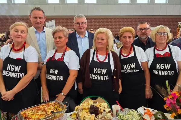 Koła Gospodyń Wiejskich z Gminy Żelazków na konkursie pyry w Sieroszewicach