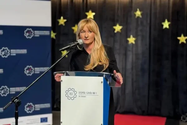 Dzień Edukacji Narodowej w Liskowie – czerwony dywan i podziękowania dla nauczycieli