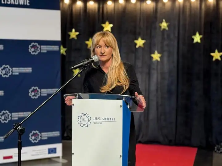 Dzień Edukacji Narodowej w Liskowie – czerwony dywan i podziękowania dla nauczycieli