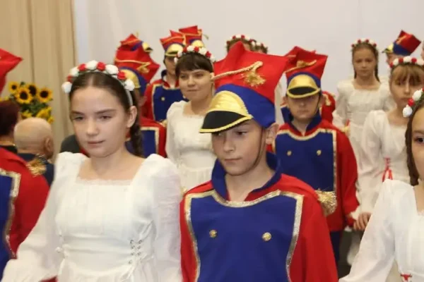 Stulecie Szkoły Podstawowej w Nowym Nakwasinie – wzruszający jubileusz z kapsułą czasu