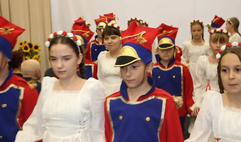 Stulecie Szkoły Podstawowej w Nowym Nakwasinie – wzruszający jubileusz z kapsułą czasu