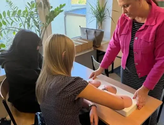 Profilaktyka nowotworowa w V LO w Kaliszu – spotkanie z uczniami