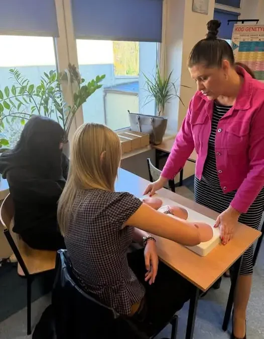 Profilaktyka nowotworowa w V LO w Kaliszu – spotkanie z uczniami