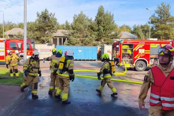 Pożar baterii hulajnogi na terenie ZUOK Orli Staw – ćwiczenia strażaków