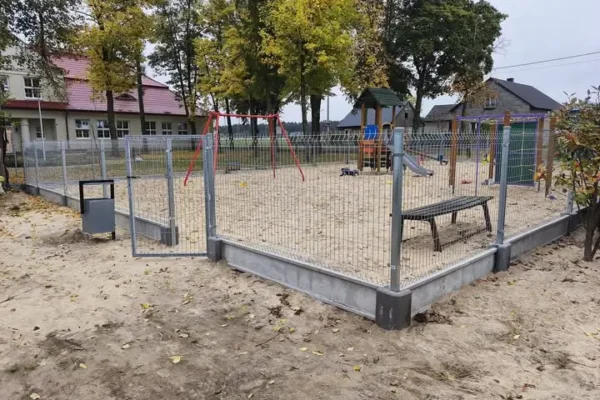 Kakawa-Kolonia: mieszkańcy i sołtys wspólnie modernizują plac zabaw