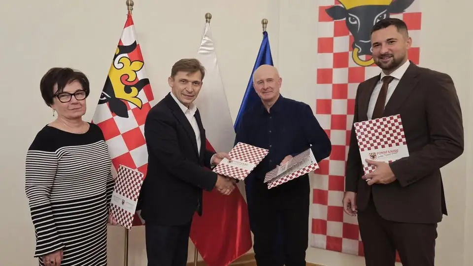 Powiat Kaliski kontynuuje ochronę wód. Nowa umowa na remont rowu i jazu w Gminie Brzeziny