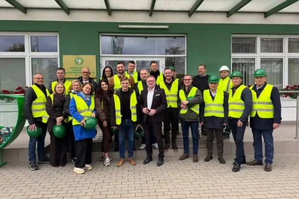 Samorządowcy z Powiatu Kaliskiego z wizytą w spalarni odpadów w Koninie