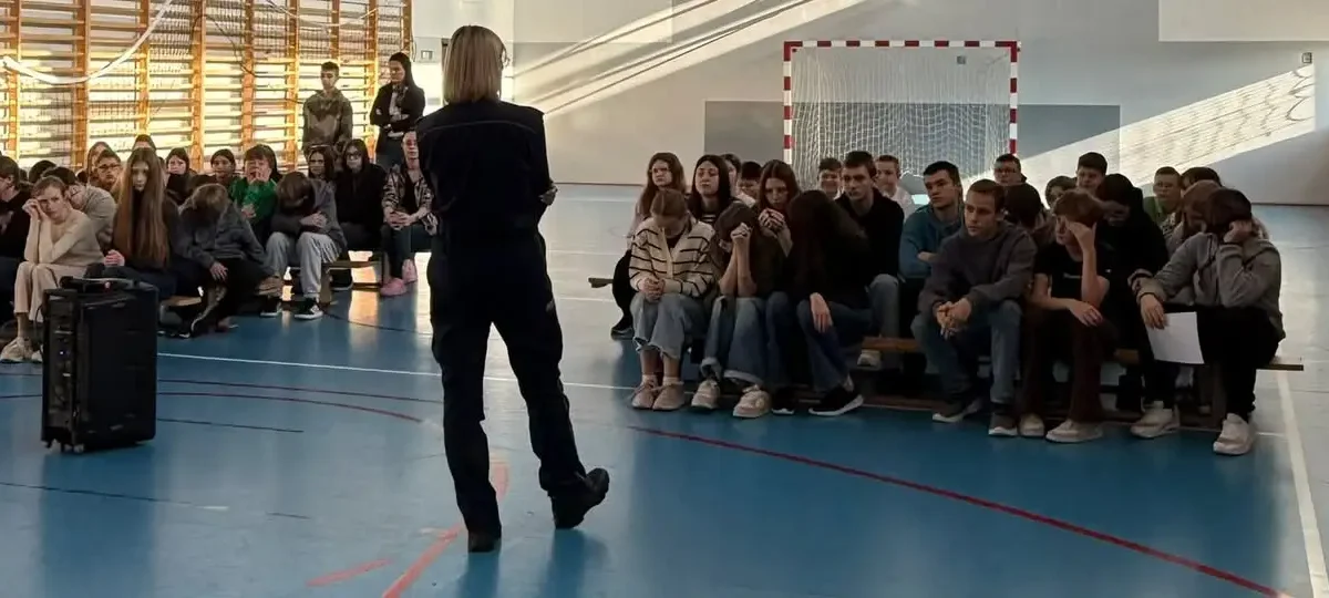 Policja w Kaliszu uczyła uczniów o cyberprzemocy i bezpieczeństwie