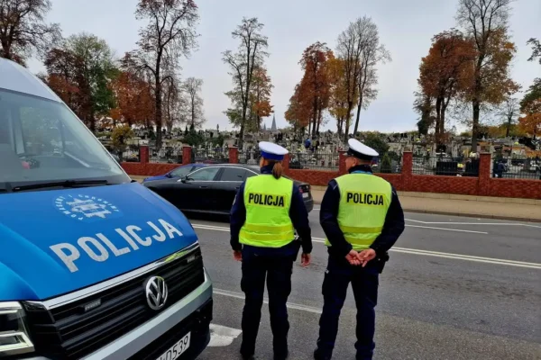 Policja z Kalisza czuwa nad bezpieczeństwem odwiedzających cmentarze