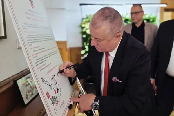 Powiat Kaliski przeciw przemocy wobec dzieci. Radni podpisali manifest kampanii