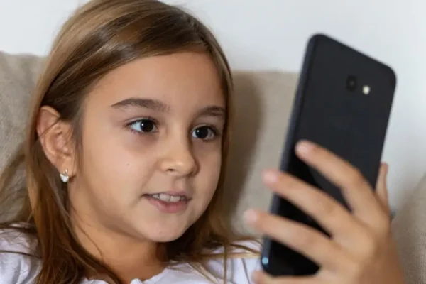 Resort cyfryzacji i edukacji chcą ograniczyć social media dla dzieci do 15 lat